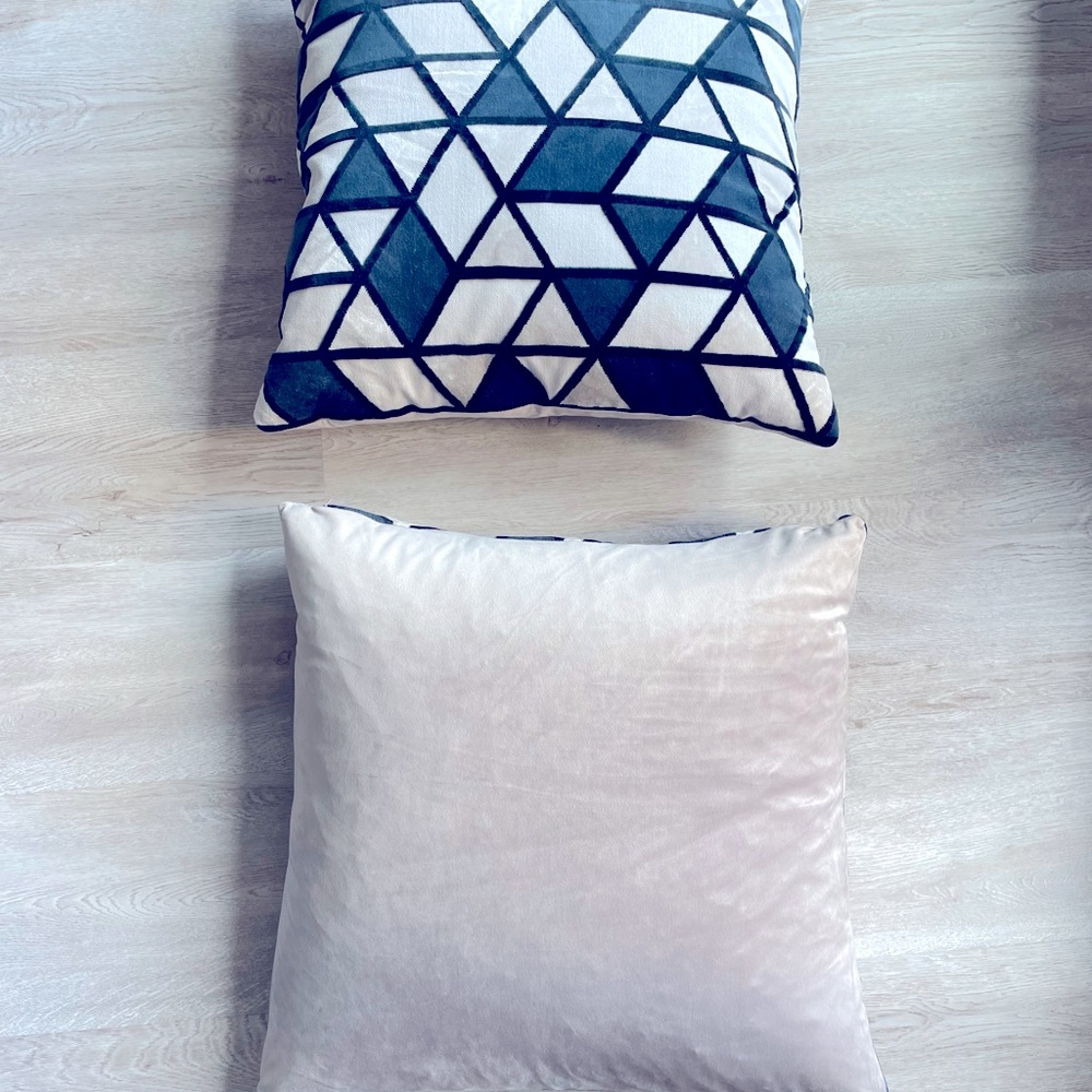 2 Throw Pillows - Picture 3 of 3
